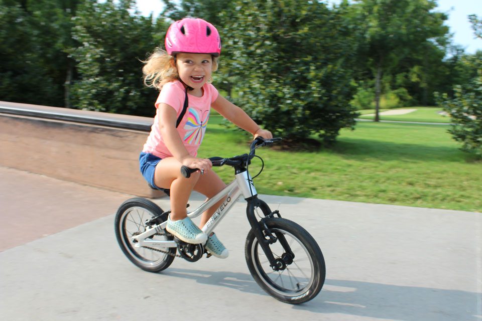 3 year old riding prevelo alpha one at skate park