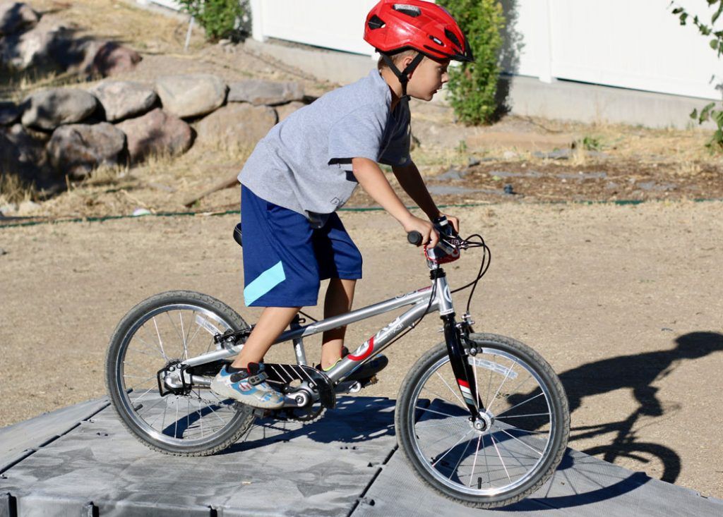 child riding a ByK 350x3i kids bike