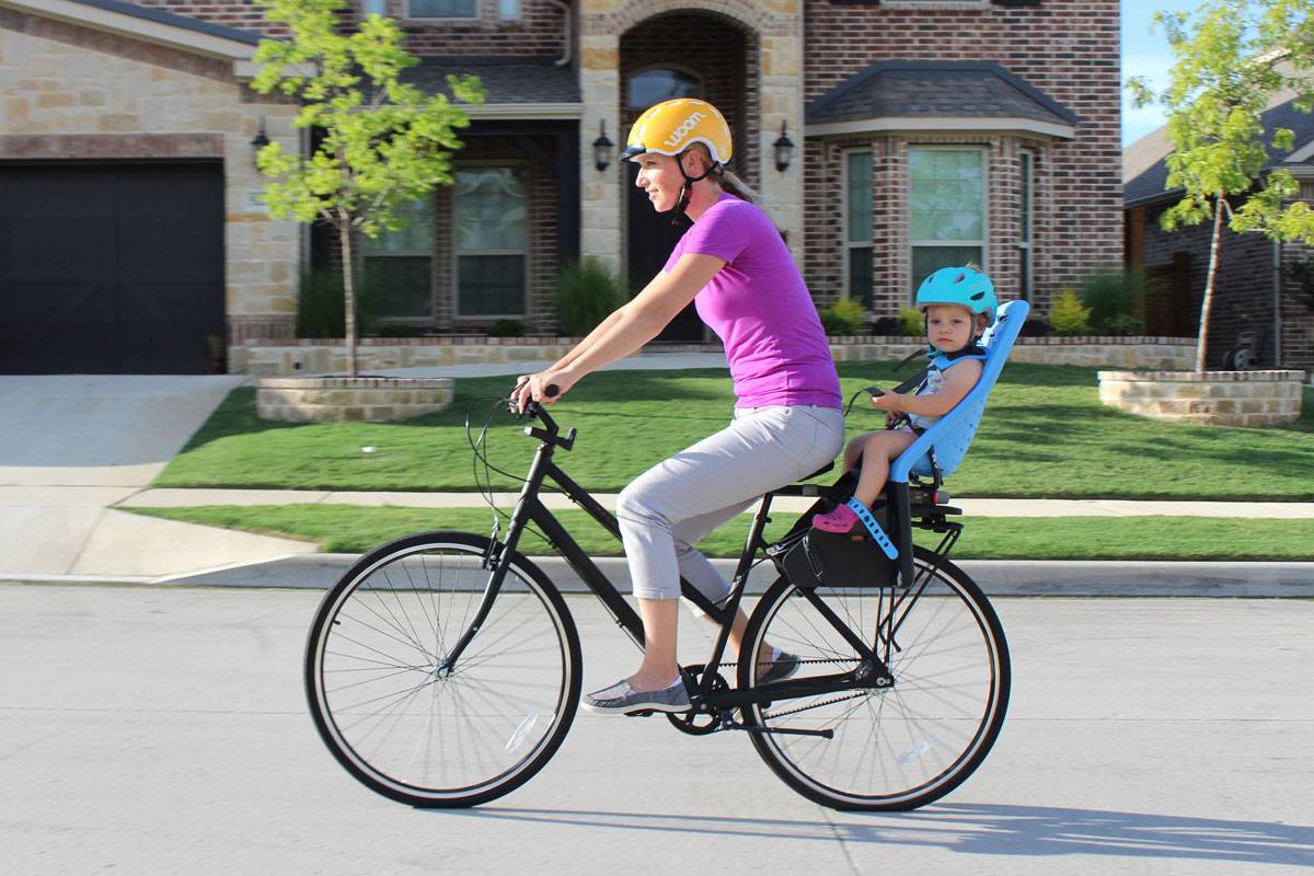 Mom riding with toddler in Thule Yepp Maxi child bike seat