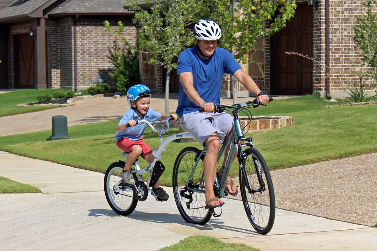 bike with child bike attachment