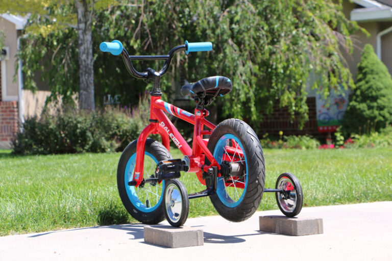 3 Easy Steps to Teach a Child to Pedal a Bike Two Wheeling Tots