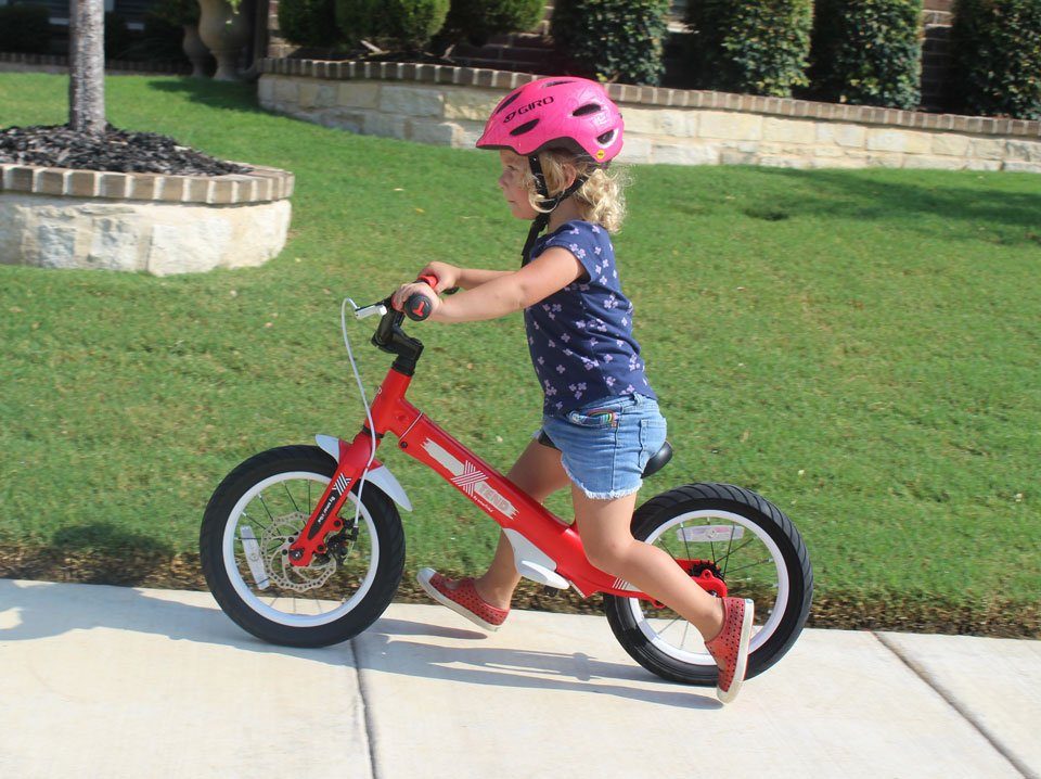 Toddler running on SmarTrike Xtend balance bike