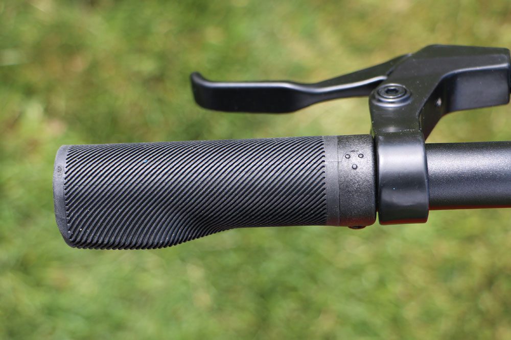 ergonomic grips on the Specialized 24 inch kids bike