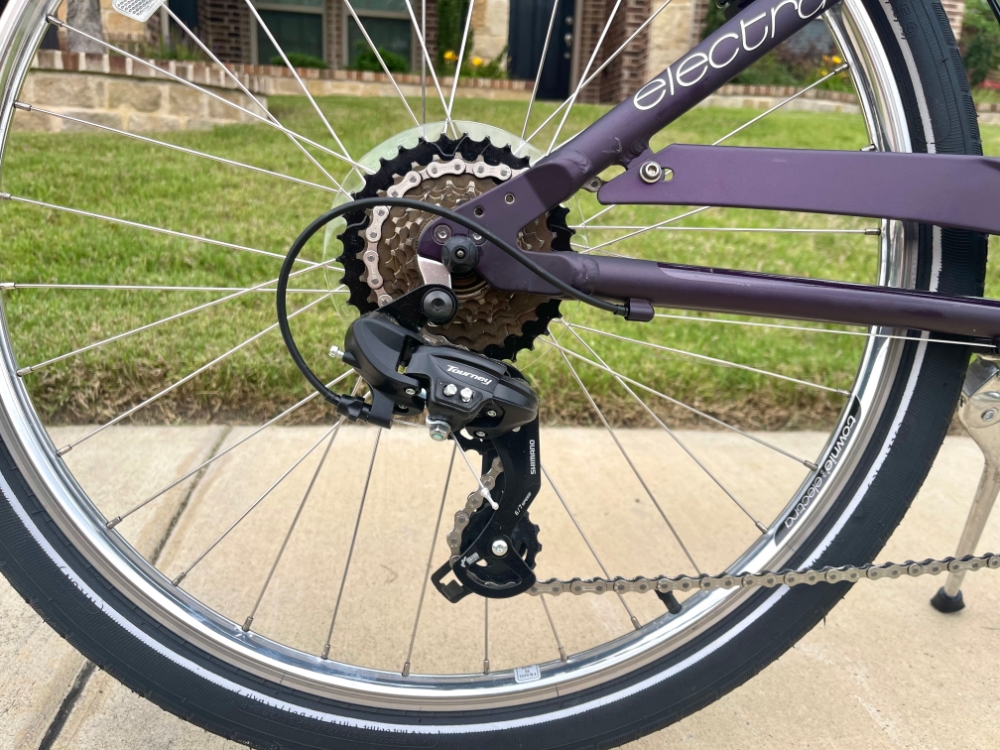 Cassette and derailleur on Electra Townie