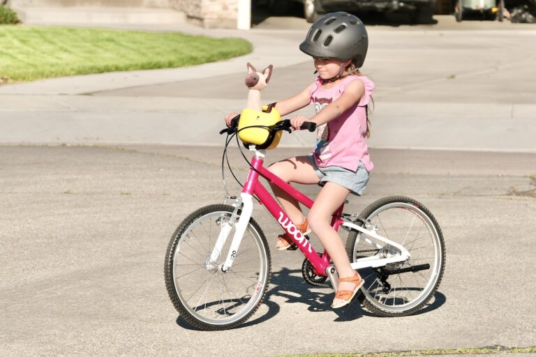 young rider on the woom Go 4 20 inch bike