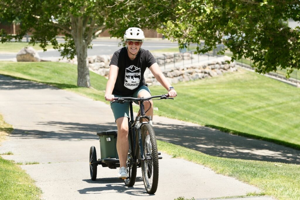 Burley Hopper being pulled with a bike