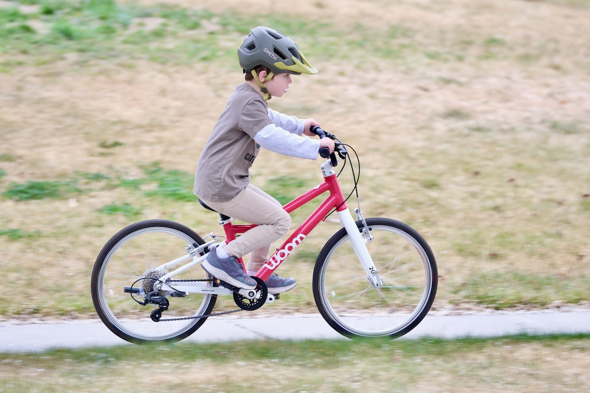 young rider on the woom GO 4